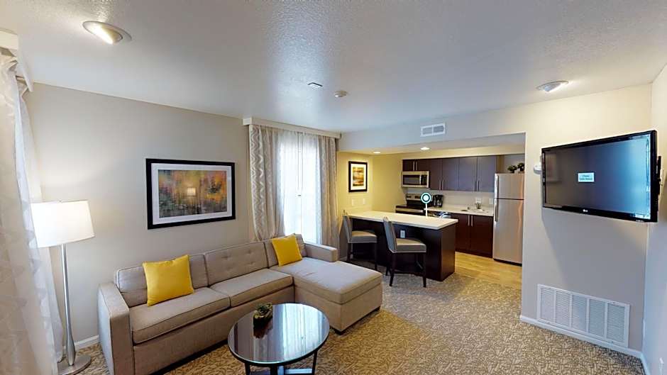 Chase Suites Hotel In Newark