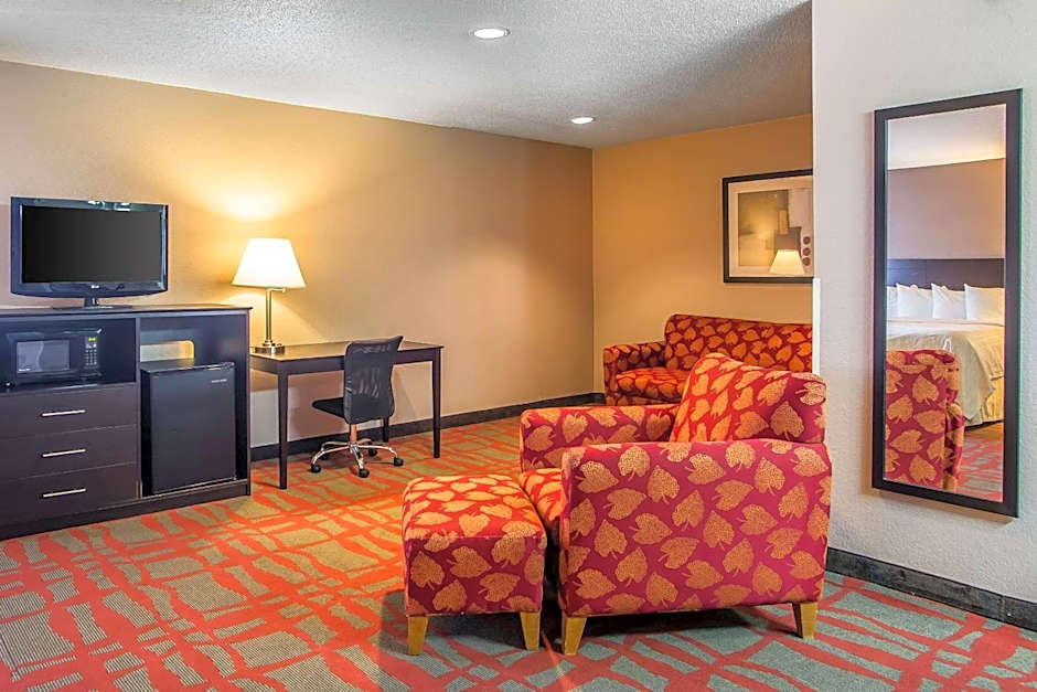 Quality Inn & Suites West Bend