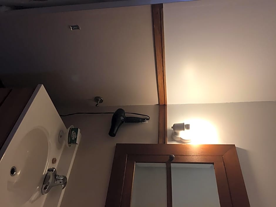 Le Petit Château Montebello B&B