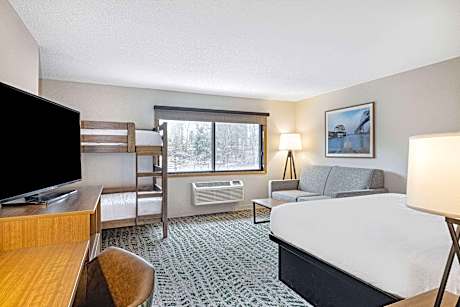 1 King Bed 2 Bunk Beds Suite Non-Smoking