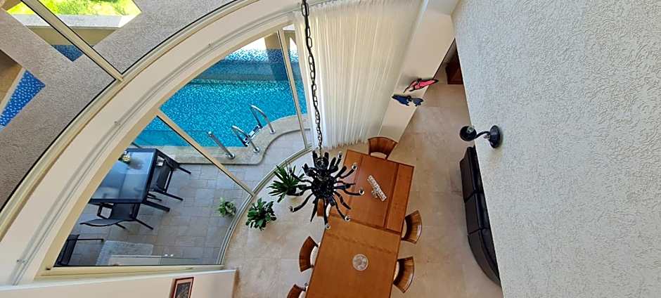 The Rose Villa by the Sea