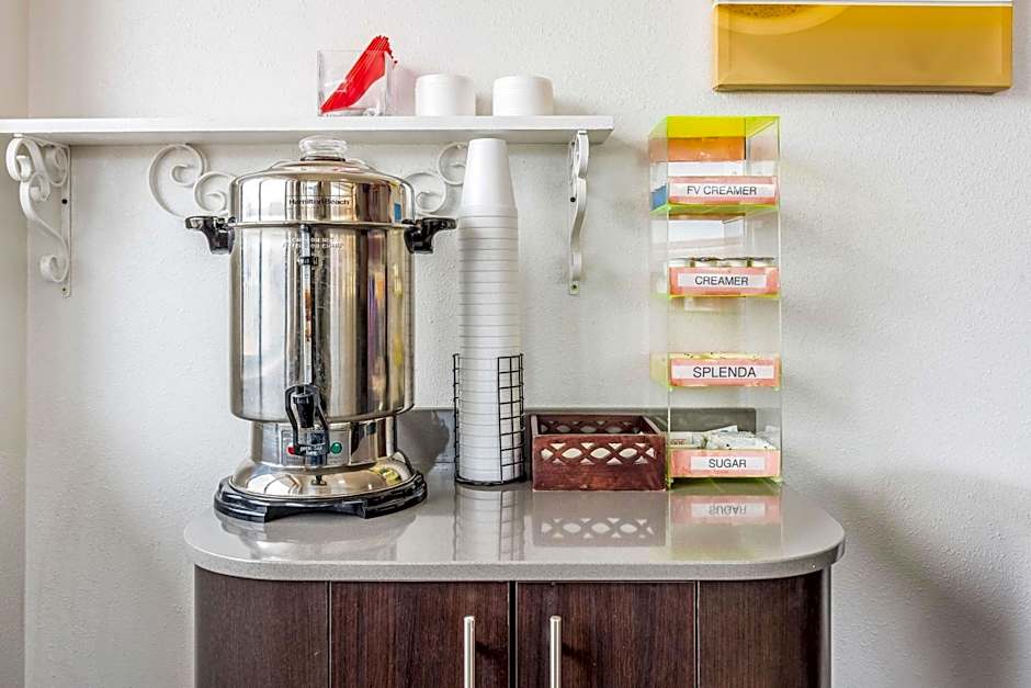 Motel 6-Tremonton, UT