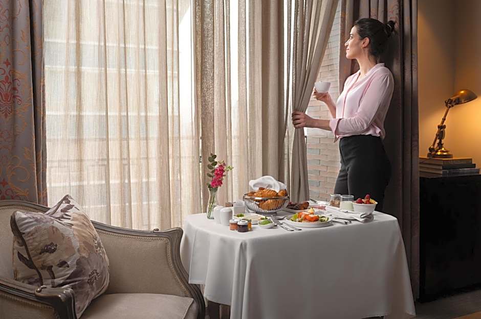 The Singular Santiago