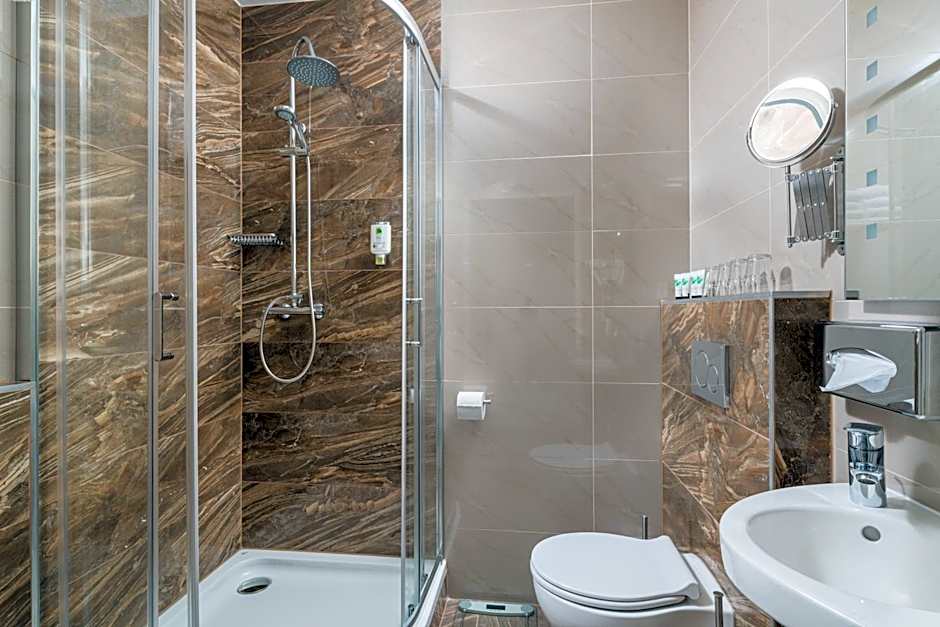 Best Western Plus Celebrity Suites