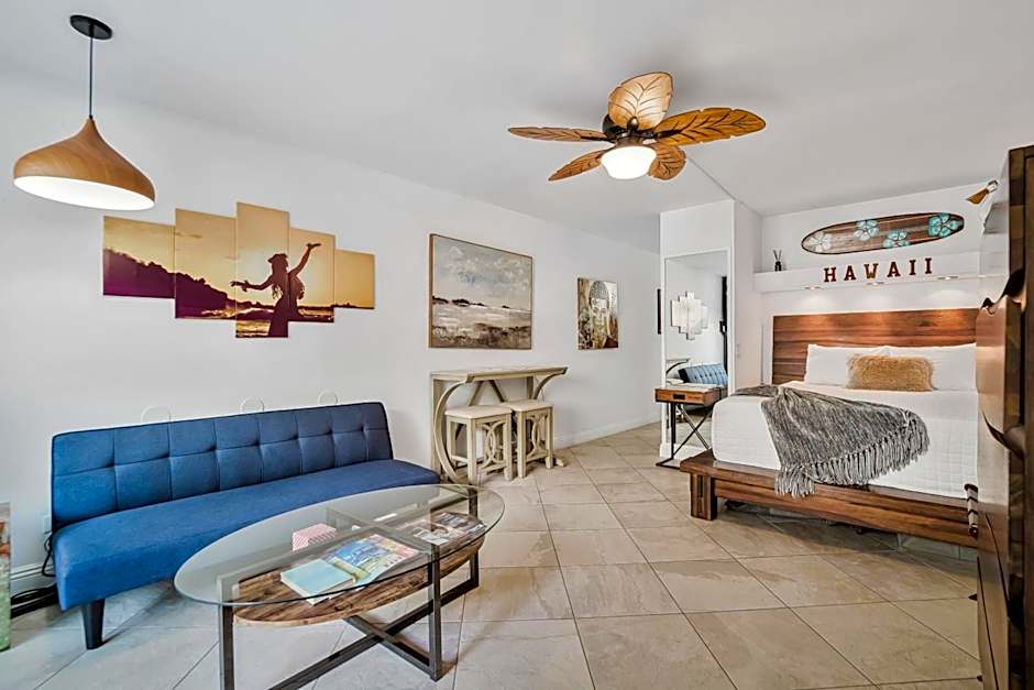 DOWNTOWN HAWAIIAN PARADISE CONDO with Hot Tub, Pool & Beach - Kona Islander Inn