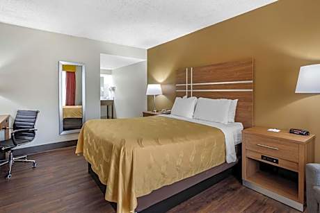 1 Queen Bed, Nonsmoking, Accessible