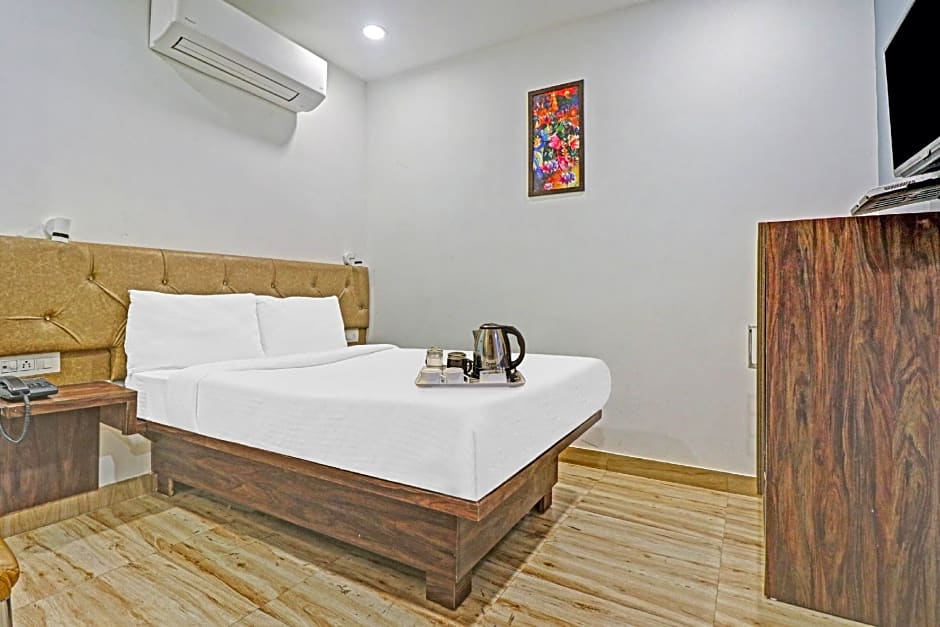 OYO 77788  Townhouse 405 Mall Road