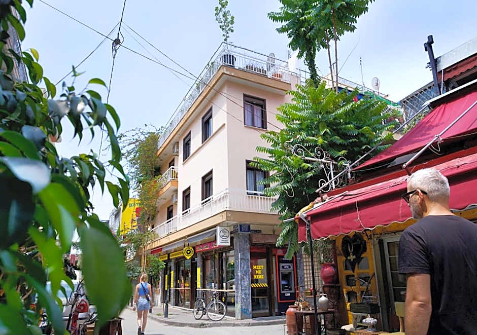 Live in Athens, PSYRRI Meet Me Here Apartments