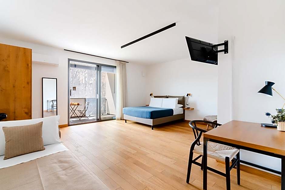 Glass House - Smart Rooms & Parking