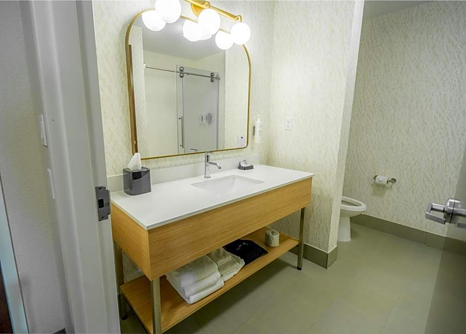 Hampton Inn & Suites Mission