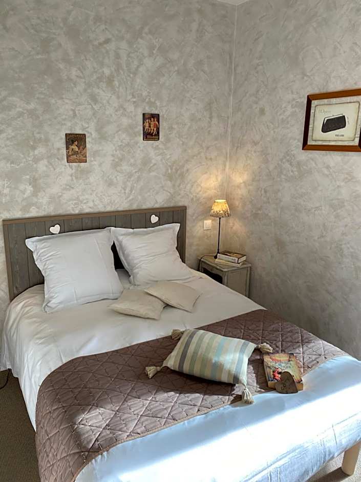 Logis Hôtel Auberge De L'ecole