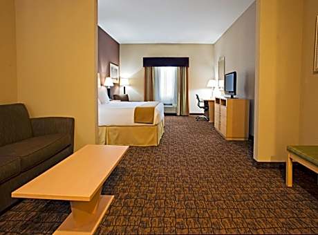1 King Suite Communications Mobility Accessible Tub