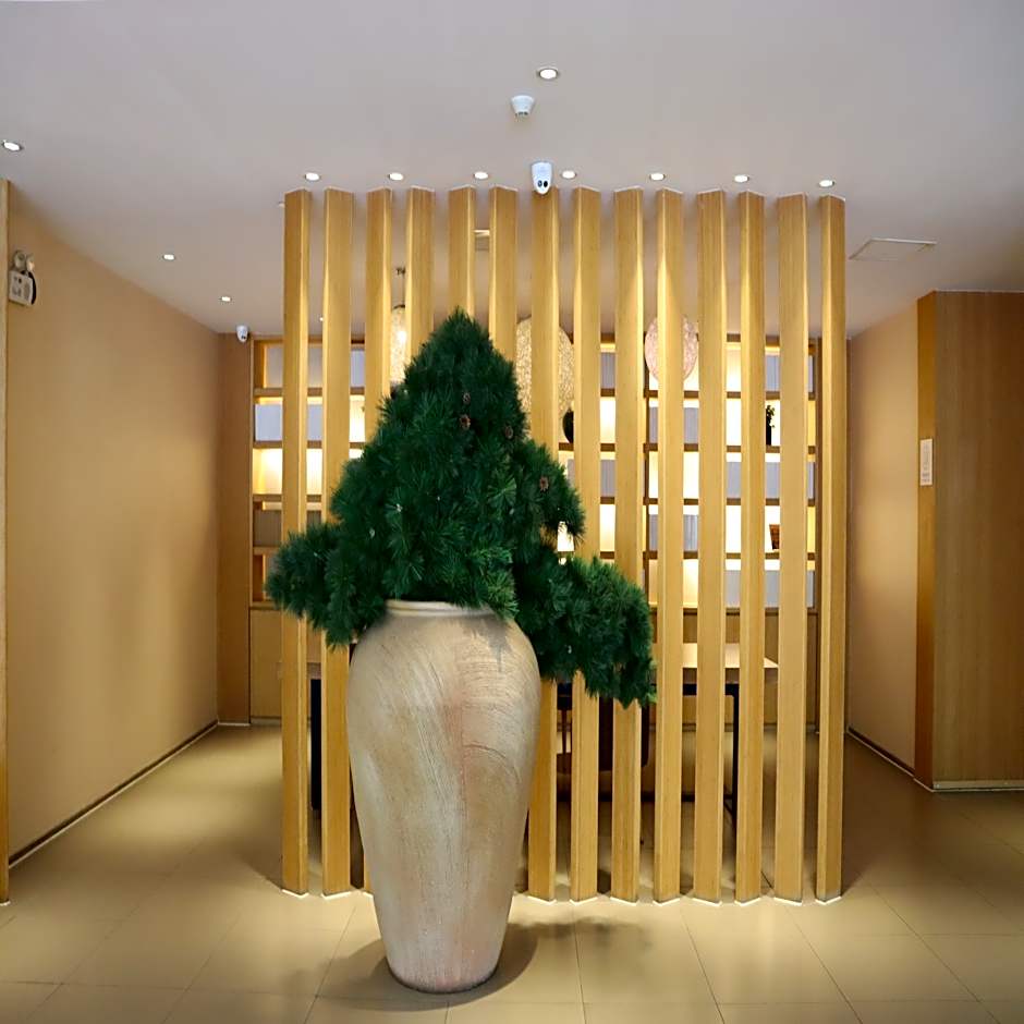 Ji Hotel (Wenchangge Shouxihu Road)