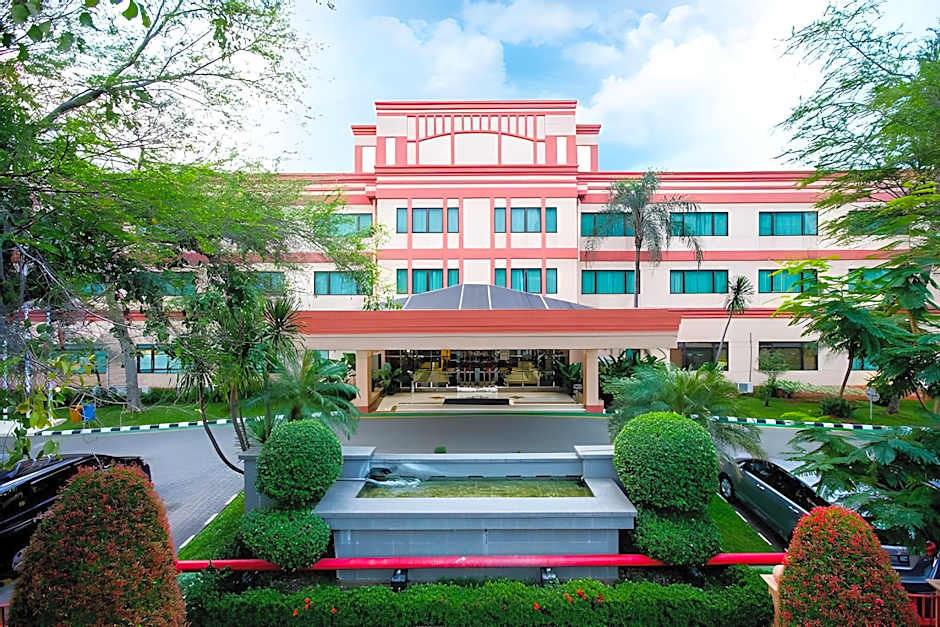  Asuka Hotel MM2100 Industrial Town