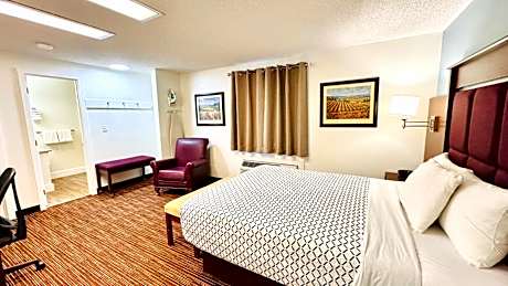 Queen Room - Non-Smoking