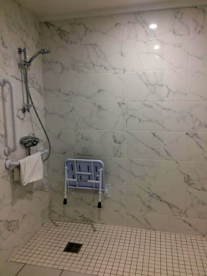 Falls Hotel & Spa