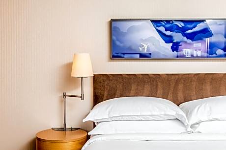 Junior Suite with Executive Lounge Access