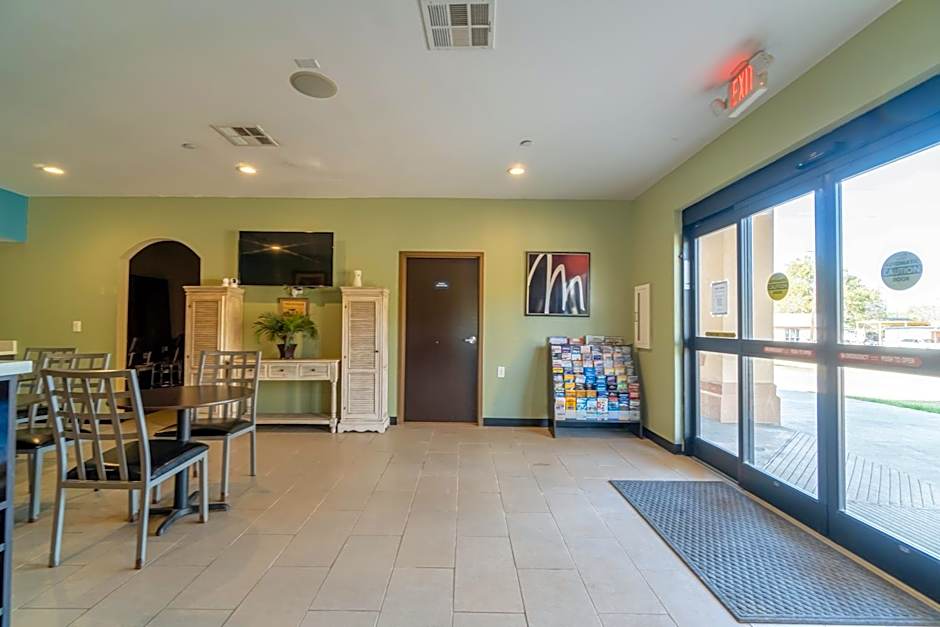 Moulton Inn & Suites By OYO