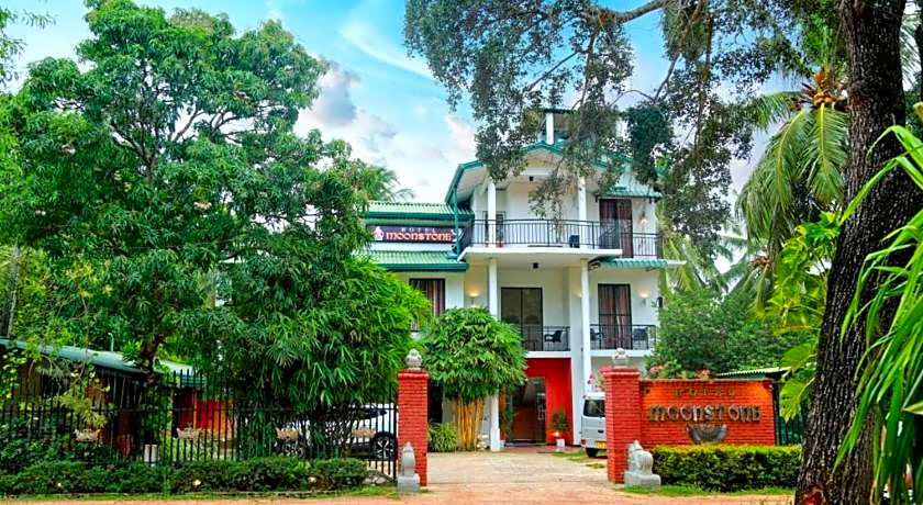 Hotel Moonstone