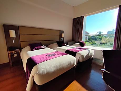 Quads Premier  Large Room