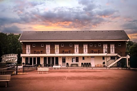 Tenisz Panzió - Baja