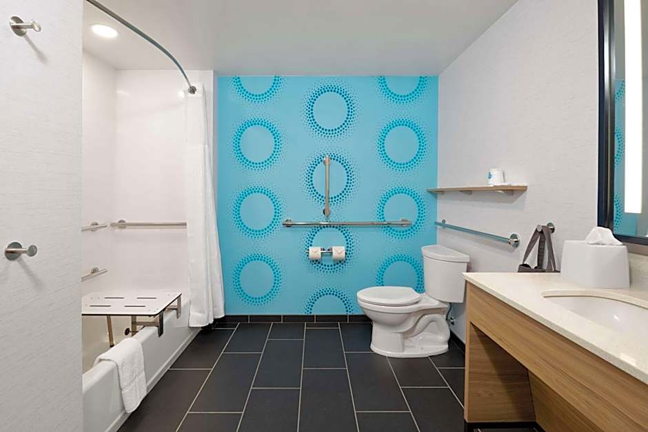 Tru by Hilton Sharonville, OH