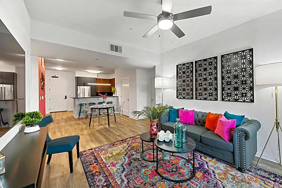 Fairfax District Chic City Oasis 2 BR Apt with Den 136