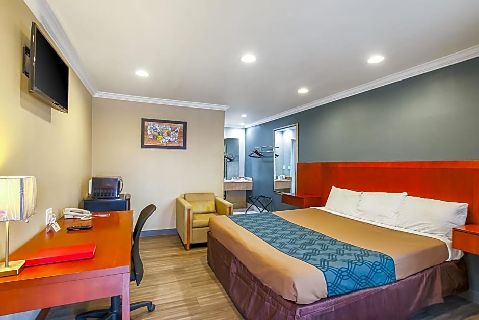 Econo Lodge San Bernardino I-215