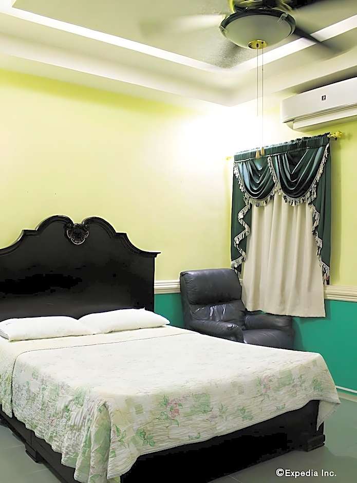 Kokomos Suites Hotel