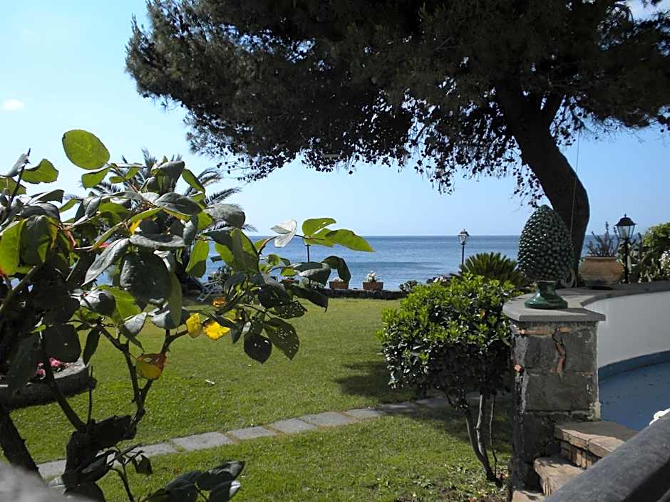 Arathena Rocks Hotel