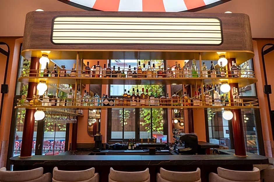 ClapClap Hôtel, Food & Bar