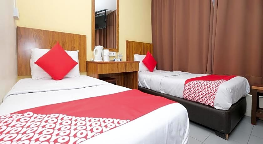 OYO 89877 Sun Triang Hotel