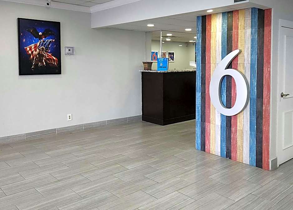 Motel 6-Columbus, GA - Downtown