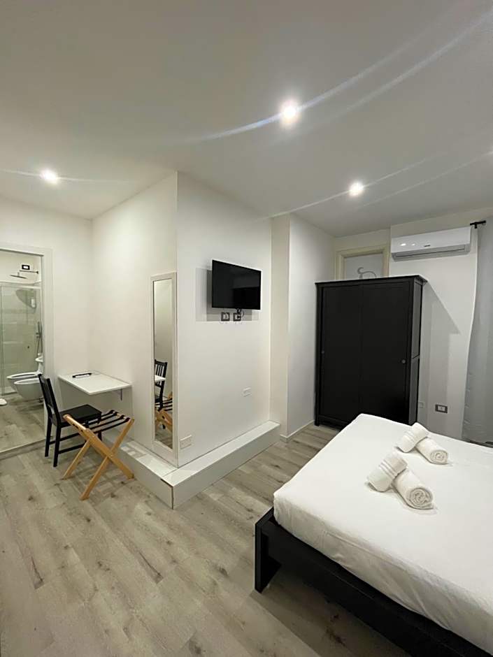 Thanit Rooms