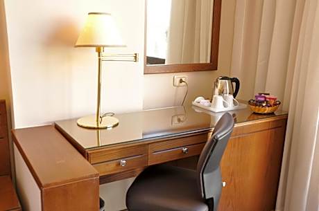 Family Suite (2 Connecting Room)