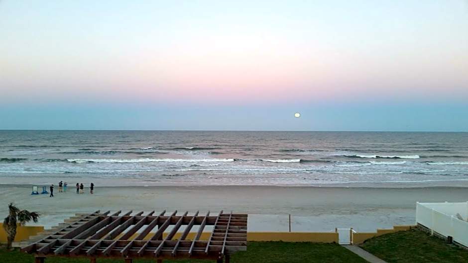 Driftwood Beach Motel