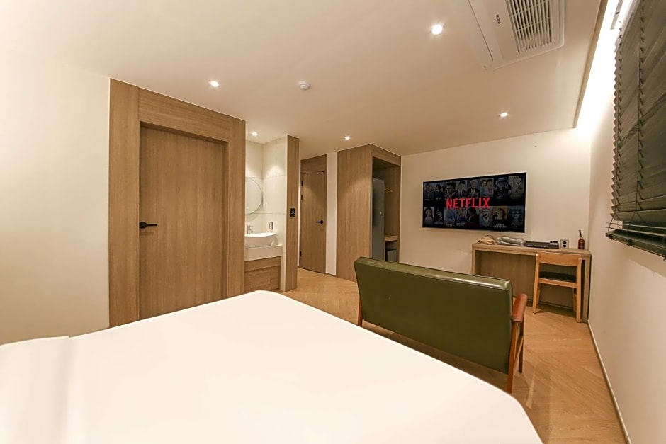 Hound Hotel Jeonju Deokjin