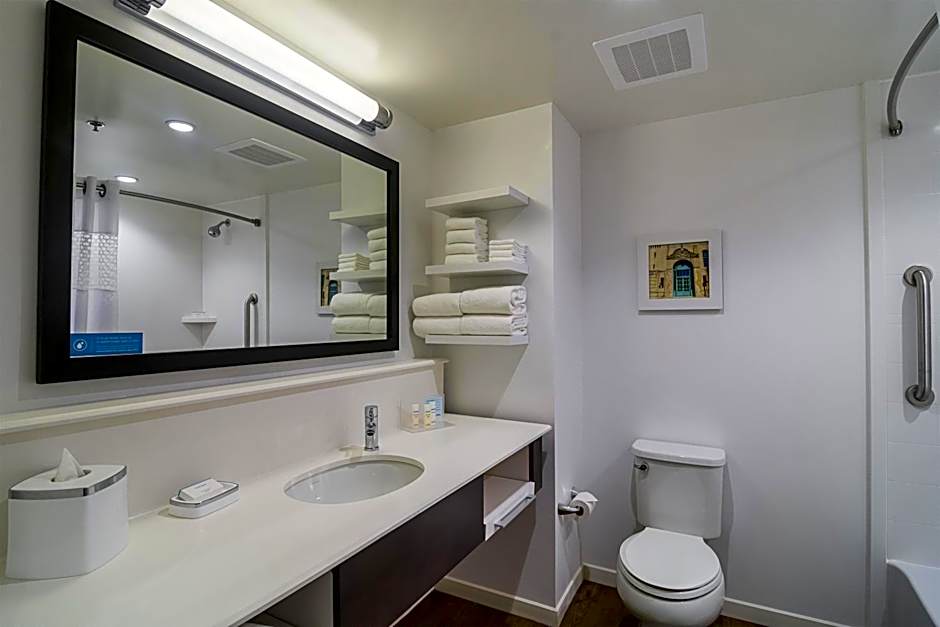 Hampton Inn Chicago North/Loyola Station