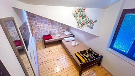 Standard Twin Room with Shared Bathroom