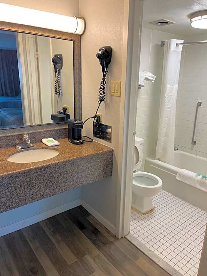 Wilkes-Barre Inn & Suites