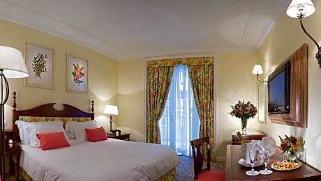 One-Bedroom Avenue View Suite