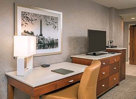 King Room with Roll-In Shower - Mobility/Hearing Accessible