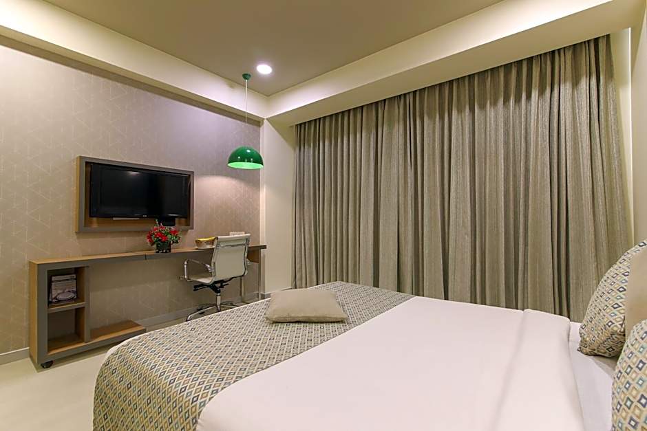 Photo 1 of 9 of Standard 1 King Bed