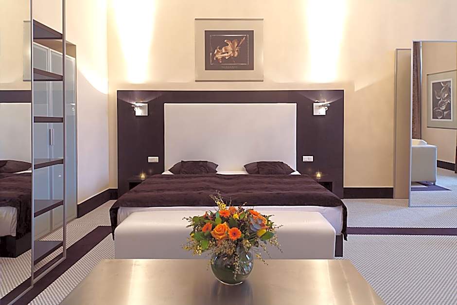 Old Town Square Residence by Emblem