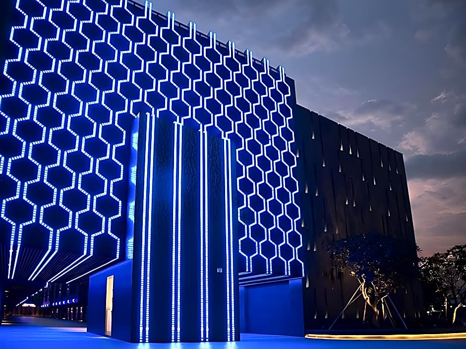 Royal Group Motel Feng Shan Branch