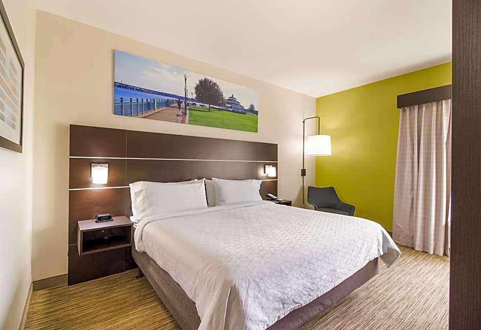 Photo 1 of 4 of 1 King Bed, Accessible