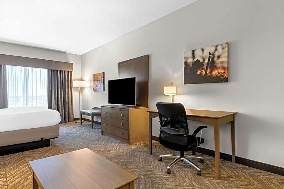 Best Western Plus Bolivar Hotel & Suites