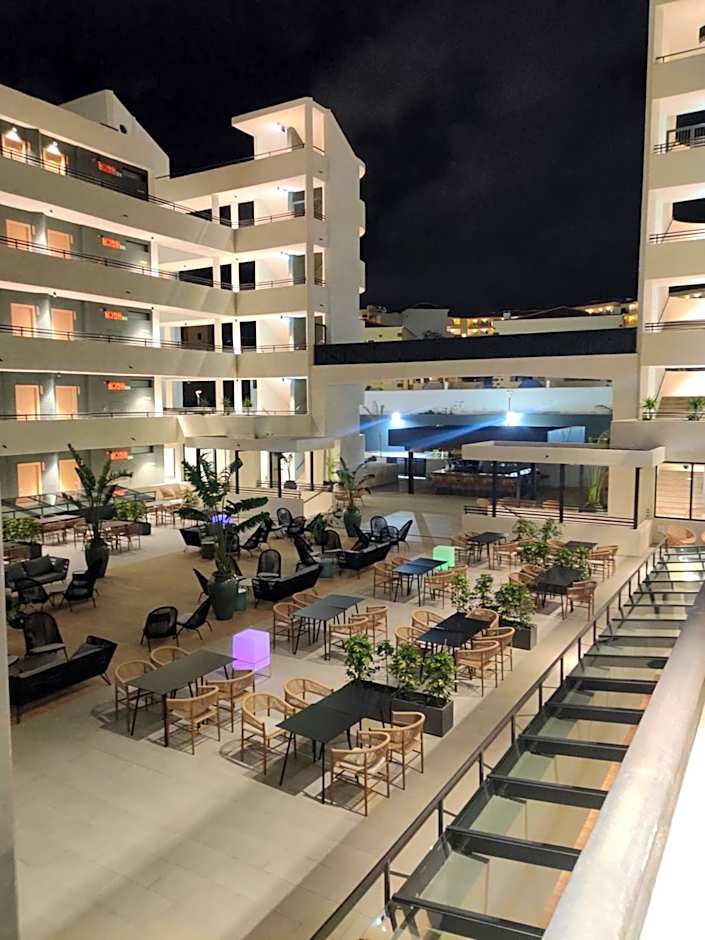 Luxury Apartment with pool view