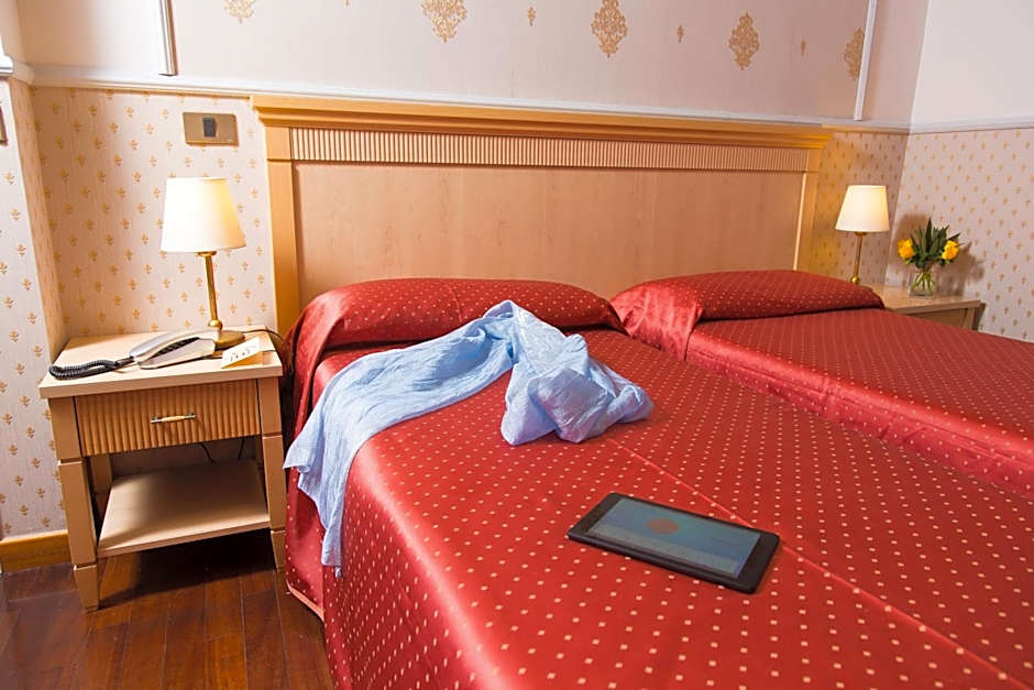 Hotel Arco Di Travertino