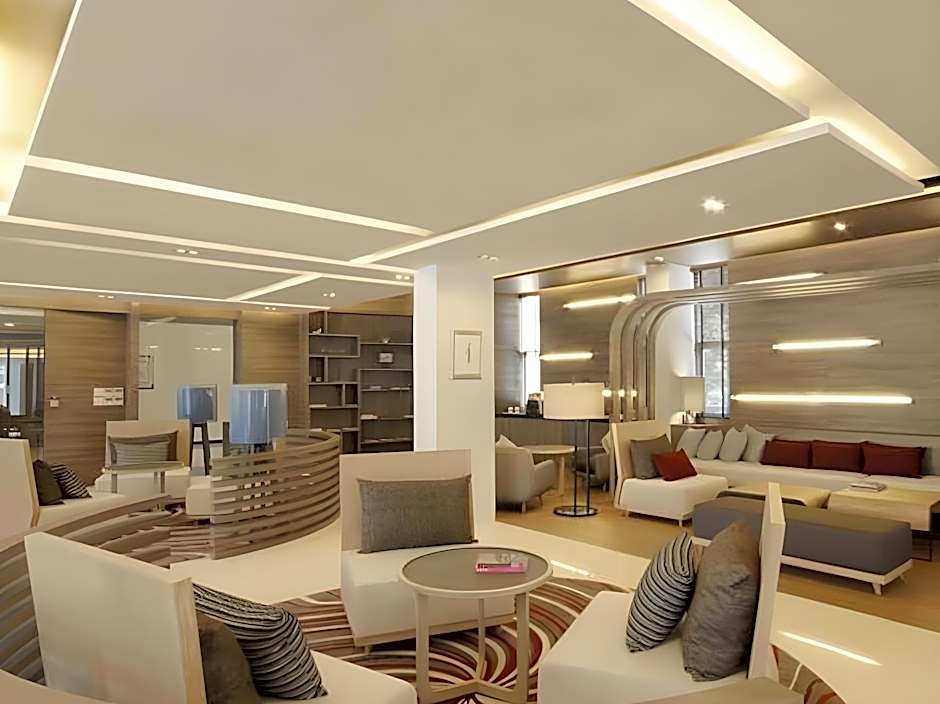 Classic Kameo Hotel & Services Apartment 